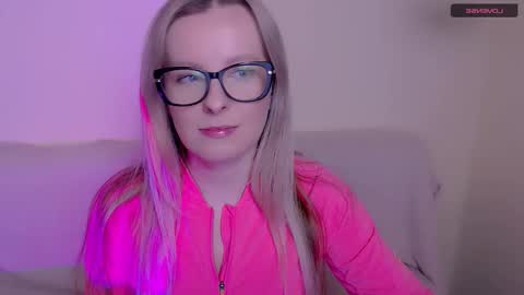 Mia online show from January 17, 12:21 pm