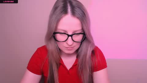Mia online show from April 29, 5:06 pm