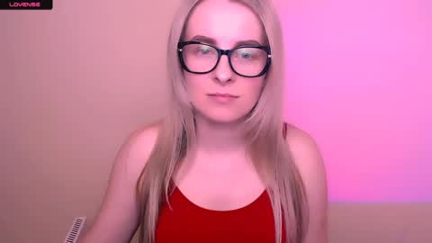 Mia online show from May 5, 12:24 pm