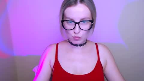 Snapshot of vanillaex_ chatting on July 2, 1:50 pm Mia online show from July 2, 1:50 pm