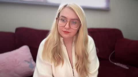 Snapshot of vanillapuddingpie chatting on February 18, 4:05 pm vanillapuddingpie online show from February 18, 4:05 pm