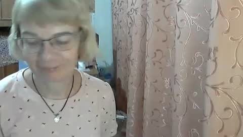 Snapshot of vanillaxcreamy chatting on December 12, 2:44 pm Vanillaxcreamy online show from December 12, 2:44 pm