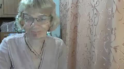 Snapshot of vanillaxcreamy chatting on December 21, 2:37 pm Vanillaxcreamy online show from December 21, 2:37 pm