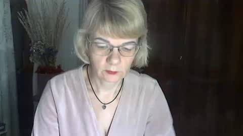 Snapshot of vanillaxcreamy chatting on January 28, 2:42 pm Vanillaxcreamy online show from January 28, 2:42 pm