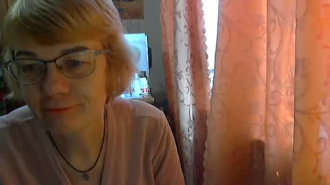 Snapshot of vanillaxcreamy chatting on February 25, 10:37 am Vanillaxcreamy online show from February 25, 10:37 am