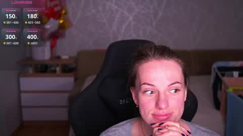 Snapshot of vanille_mystery chatting on October 21, 4:51 pm Sophie online show from October 21, 4:51 pm