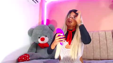 vannesa01 online show from December 11, 4:42 pm