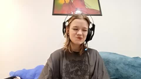 Snapshot of vannessablumer chatting on September 25, 11:47 am Viola online show from September 25, 11:47 am