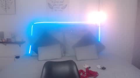Snapshot of vannesweet_ chatting on December 3, 12:24 am vane online show from December 3, 12:24 am
