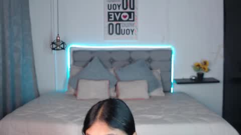 Snapshot of vannesweet_ chatting on December 9, 1:40 am vane online show from December 9, 1:40 am