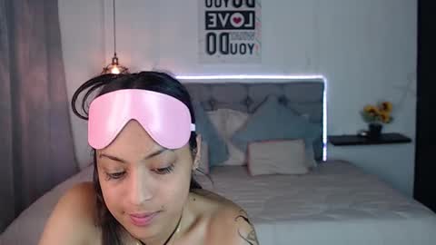 Snapshot of vannesweet_ chatting on December 10, 10:05 pm vane online show from December 10, 10:05 pm