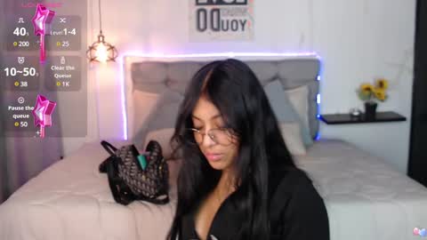 Snapshot of vannesweet_ chatting on December 14, 8:08 pm vane online show from December 14, 8:08 pm