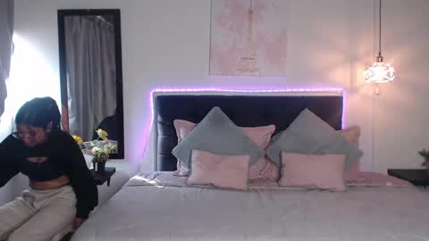 Snapshot of vannesweet_ chatting on December 31, 9:06 pm vane online show from December 31, 9:06 pm