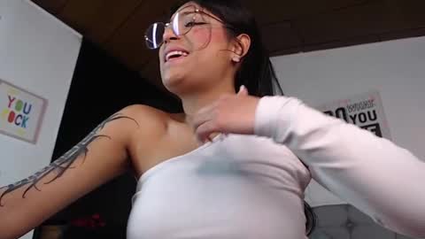 Snapshot of vannesweet_ chatting on January 23, 1:41 am vane online show from January 23, 1:41 am