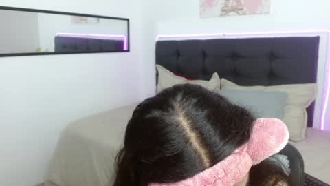 Snapshot of vannesweet_ chatting on April 18, 7:58 pm vane online show from April 18, 7:58 pm