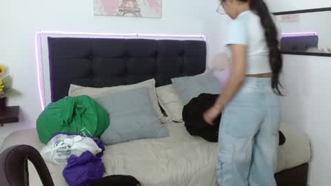 Snapshot of vannesweet_ chatting on May 9, 8:25 pm vane online show from May 9, 8:25 pm