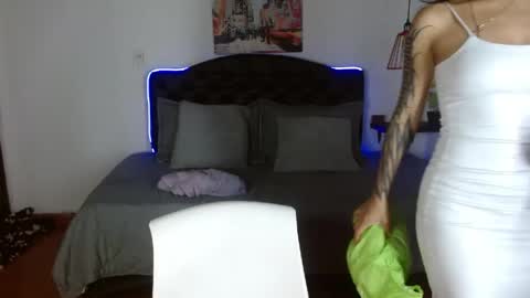 Snapshot of vannesweet_ chatting on May 15, 9:33 pm vane online show from May 15, 9:33 pm