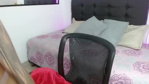 Snapshot of vannesweet_ chatting on May 29, 8:51 pm vane online show from May 29, 8:51 pm