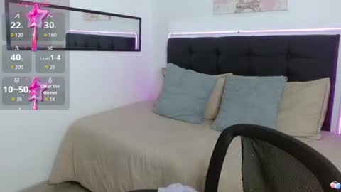 Snapshot of vannesweet_ chatting on July 1, 8:41 pm vane online show from July 1, 8:41 pm