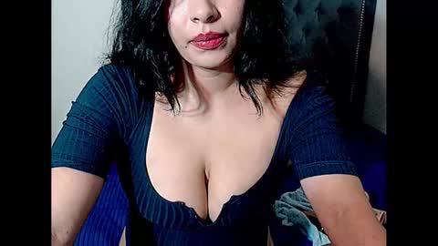 Snapshot of vannsexporn chatting on December 5, 1:36 am Vannesa online show from December 5, 1:36 am