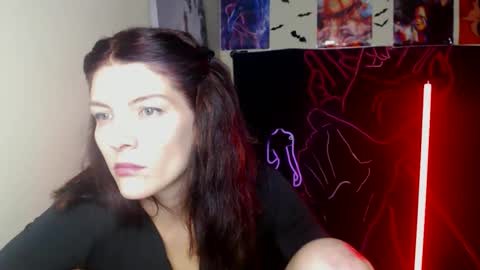 Snapshot of vanrey_ chatting on November 22, 5:34 pm Vanessa online show from November 22, 5:34 pm