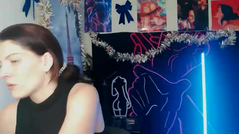 Snapshot of vanrey_ chatting on December 15, 7:56 am Vanessa online show from December 15, 7:56 am