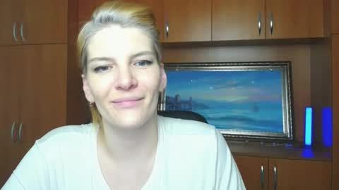 Snapshot of vanrey_ chatting on February 22, 5:40 am Vanessa online show from February 22, 5:40 am