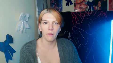 Snapshot of vanrey_ chatting on February 25, 6:17 pm Vanessa online show from February 25, 6:17 pm