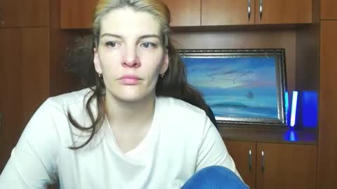 Snapshot of vanrey_ chatting on March 7, 5:32 pm Vanessa online show from March 7, 5:32 pm