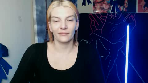 Snapshot of vanrey_ chatting on March 23, 7:45 am Vanessa online show from March 23, 7:45 am