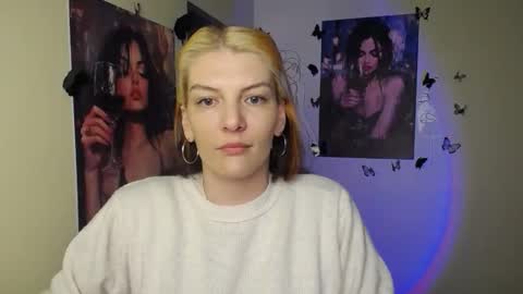 Snapshot of vanrey_ chatting on March 24, 6:02 pm Vanessa online show from March 24, 6:02 pm