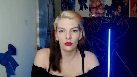 Snapshot of vanrey_ chatting on March 27, 6:29 pm Vanessa online show from March 27, 6:29 pm