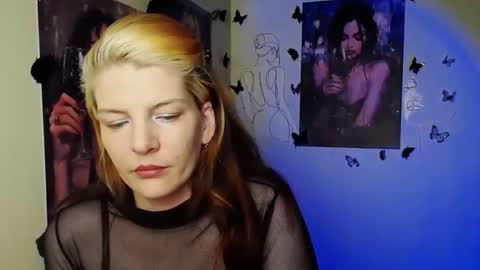 Snapshot of vanrey_ chatting on March 29, 4:51 pm Vanessa online show from March 29, 4:51 pm