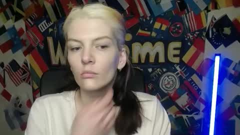 Snapshot of vanrey_ chatting on April 2, 4:15 pm Vanessa online show from April 2, 4:15 pm