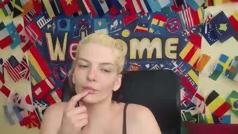 Snapshot of vanrey_ chatting on April 4, 4:55 am Vanessa online show from April 4, 4:55 am