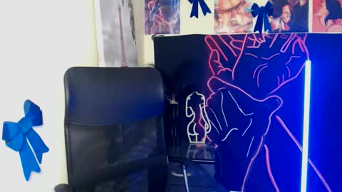 Snapshot of vanrey_ chatting on April 6, 4:41 pm Vanessa online show from April 6, 4:41 pm