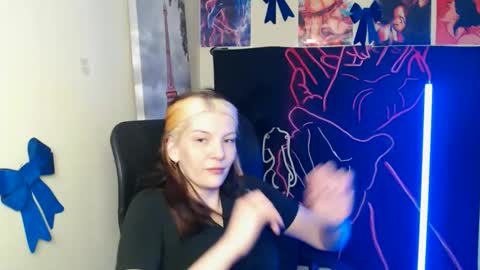 Snapshot of vanrey_ chatting on April 7, 6:14 am Vanessa online show from April 7, 6:14 am