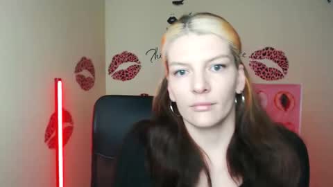 Snapshot of vanrey_ chatting on April 19, 4:17 pm Vanessa online show from April 19, 4:17 pm
