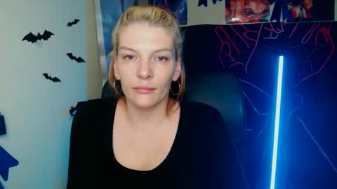Snapshot of vanrey_ chatting on April 20, 6:16 am Vanessa online show from April 20, 6:16 am