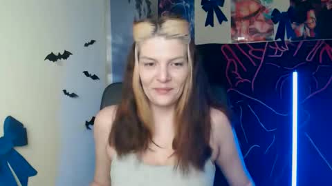 Snapshot of vanrey_ chatting on April 26, 6:44 am Vanessa online show from April 26, 6:44 am