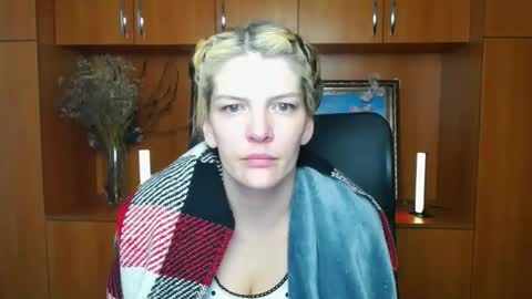 Snapshot of vanrey_ chatting on May 3, 6:30 am Vanessa online show from May 3, 6:30 am