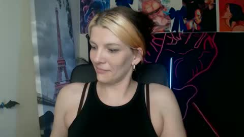 Snapshot of vanrey_ chatting on May 5, 5:37 am Vanessa online show from May 5, 5:37 am
