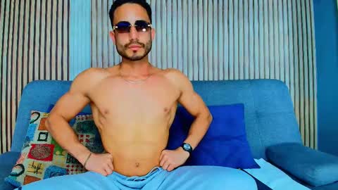 Vans Ross online show from February 4, 7:31 pm