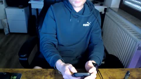Snapshot of vaslo08 chatting on April 10, 9:47 am Vaslo online show from April 10, 9:47 am