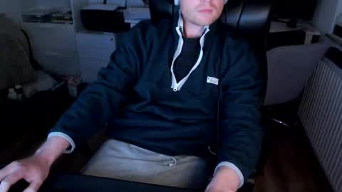 Snapshot of vaslo08 chatting on May 6, 10:53 am Vaslo online show from May 6, 10:53 am