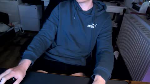 Snapshot of vaslo08 chatting on May 11, 9:59 am Vaslo online show from May 11, 9:59 am