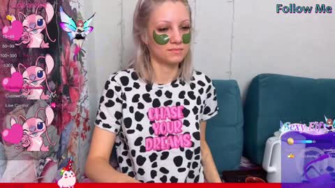 Snapshot of vasya_sylvia chatting on December 17, 7:18 am Vasya Sylvia online show from December 17, 7:18 am