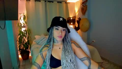 Vayolett Bass online show from May 4, 7:15 am