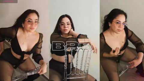 Snapshot of vctoria_collins_ chatting on September 18, 11:45 am Victoria online show from September 18, 11:45 am