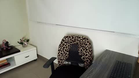 Snapshot of vctoria_collins_ chatting on October 28, 11:03 am Victoria online show from October 28, 11:03 am